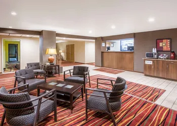Super 8 by Wyndham Brookings hotel thumbnail 3