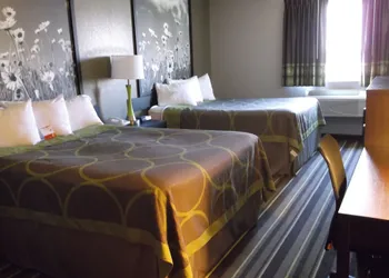 Super 8 by Wyndham Brookings hotel thumbnail 5