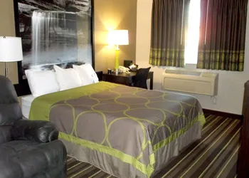 Super 8 by Wyndham Brookings hotel thumbnail 8