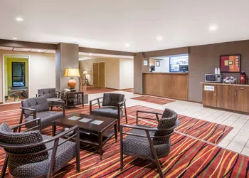 Super 8 by Wyndham Brookings hotel thumbnail 3