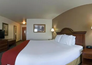 Garner Hotel Brookings by IHG hotel thumbnail 3