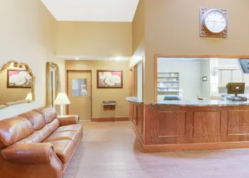 Super 8 by Wyndham Mitchell hotel thumbnail 2