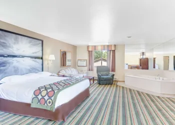 Super 8 by Wyndham Mitchell hotel thumbnail 6