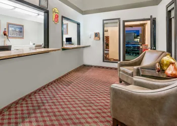 Super 8 by Wyndham Huron hotel thumbnail 2