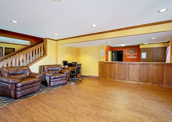 Quality Inn Huron hotel thumbnail 2