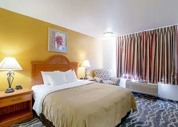 Quality Inn Huron hotel thumbnail 3