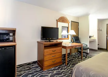 Quality Inn Huron hotel thumbnail 4