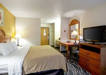 Quality Inn Huron hotel thumbnail 5