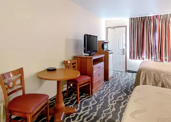 Quality Inn Huron hotel thumbnail 8