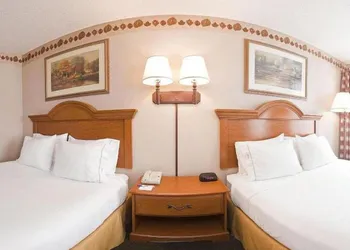 Holiday Inn Express & Suites Winner by IHG hotel thumbnail 2