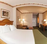 Holiday Inn Express & Suites Winner by IHG hotel detail image 3