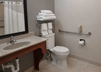 Holiday Inn Express & Suites Winner by IHG hotel thumbnail 6