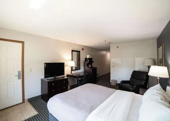 Quality Inn & Suites Watertown near Prairie Lakes Ice Arena hotel thumbnail 8