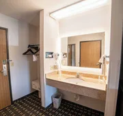 Quality Inn & Suites Watertown near Prairie Lakes Ice Arena hotel detail image 4