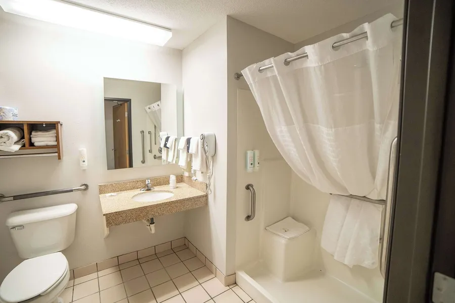 Quality Inn & Suites Watertown near Prairie Lakes Ice Arena hotel detail image 6