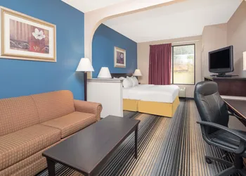 Baymont by Wyndham Laurel hotel thumbnail 3