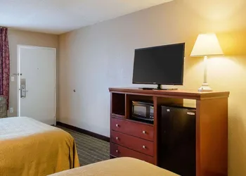 Quality Inn Louisville MS hotel thumbnail 7