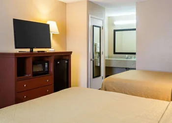 Quality Inn Louisville MS hotel thumbnail 8