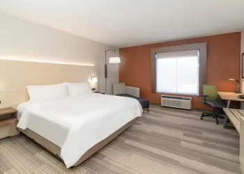 Holiday Inn Express Hotel & Suites Magee by IHG hotel thumbnail 5