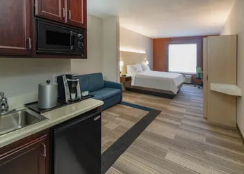 Holiday Inn Express Hotel & Suites Magee by IHG hotel thumbnail 8