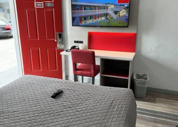 Lincoln Motel hotel thumbnail 2