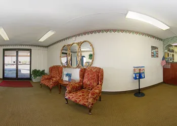 Days Inn by Wyndham Dickson hotel thumbnail 2
