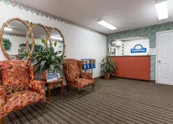 Days Inn by Wyndham Dickson hotel thumbnail 4