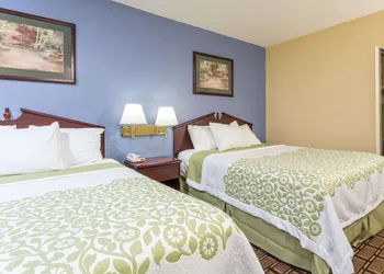Days Inn by Wyndham Dickson hotel thumbnail 6