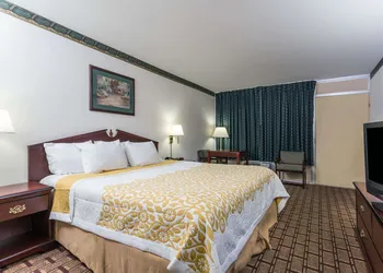 Days Inn by Wyndham Dickson hotel thumbnail 7