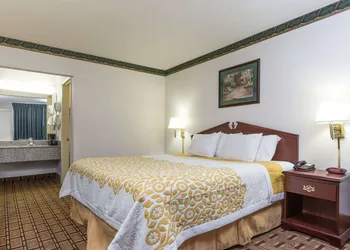 Days Inn by Wyndham Dickson hotel thumbnail 8