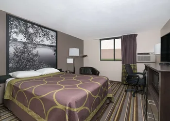 Super 8 by Wyndham Willmar hotel thumbnail 3