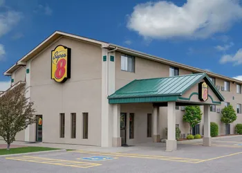 Super 8 by Wyndham Willmar hotel thumbnail 8
