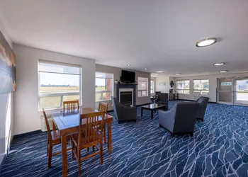 Super 8 by Wyndham Jackson MN hotel thumbnail 3