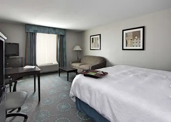 Hampton Inn Defiance hotel thumbnail 4