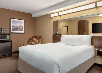 Microtel Inn & Suites by Wyndham Estevan hotel thumbnail 6