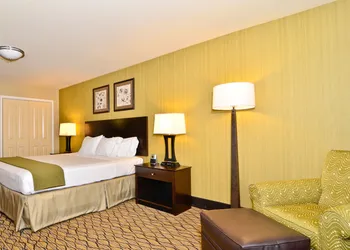 Holiday Inn Express and Suites Williston by IHG hotel thumbnail 4