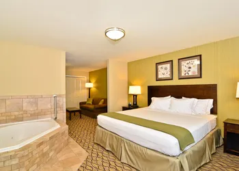 Holiday Inn Express and Suites Williston by IHG hotel thumbnail 7