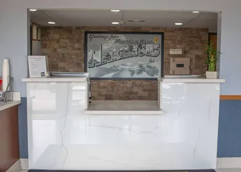 Super 8 by Wyndham Mountain Home hotel thumbnail 2