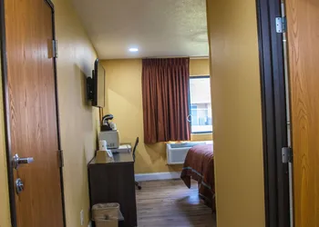 Super 8 by Wyndham Mountain Home hotel thumbnail 5