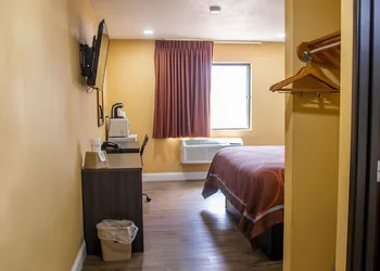 Super 8 by Wyndham Mountain Home hotel thumbnail 8