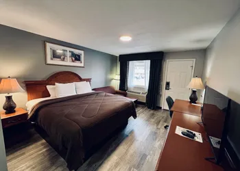 Ozark Inn & Suites hotel thumbnail 6