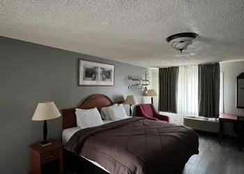 Ozark Inn & Suites hotel thumbnail 7