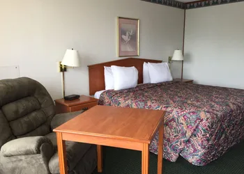 Sunset Inn Clarksville hotel thumbnail 2