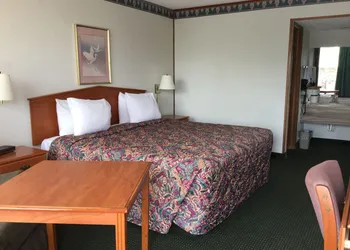 Sunset Inn Clarksville hotel thumbnail 3