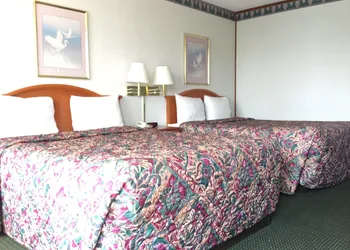Sunset Inn Clarksville hotel thumbnail 6