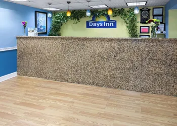 Days Inn by Wyndham Waycross hotel thumbnail 2