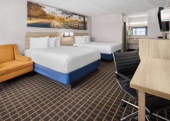 Days Inn by Wyndham Waycross hotel thumbnail 3