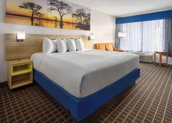 Days Inn by Wyndham Waycross hotel thumbnail 8