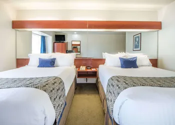Microtel Inn & Suites by Wyndham Miami hotel thumbnail 3