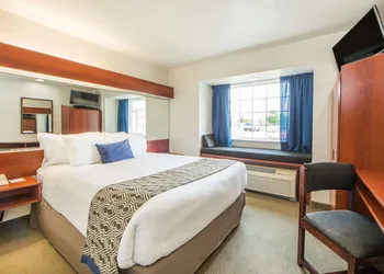 Microtel Inn & Suites by Wyndham Miami hotel thumbnail 4